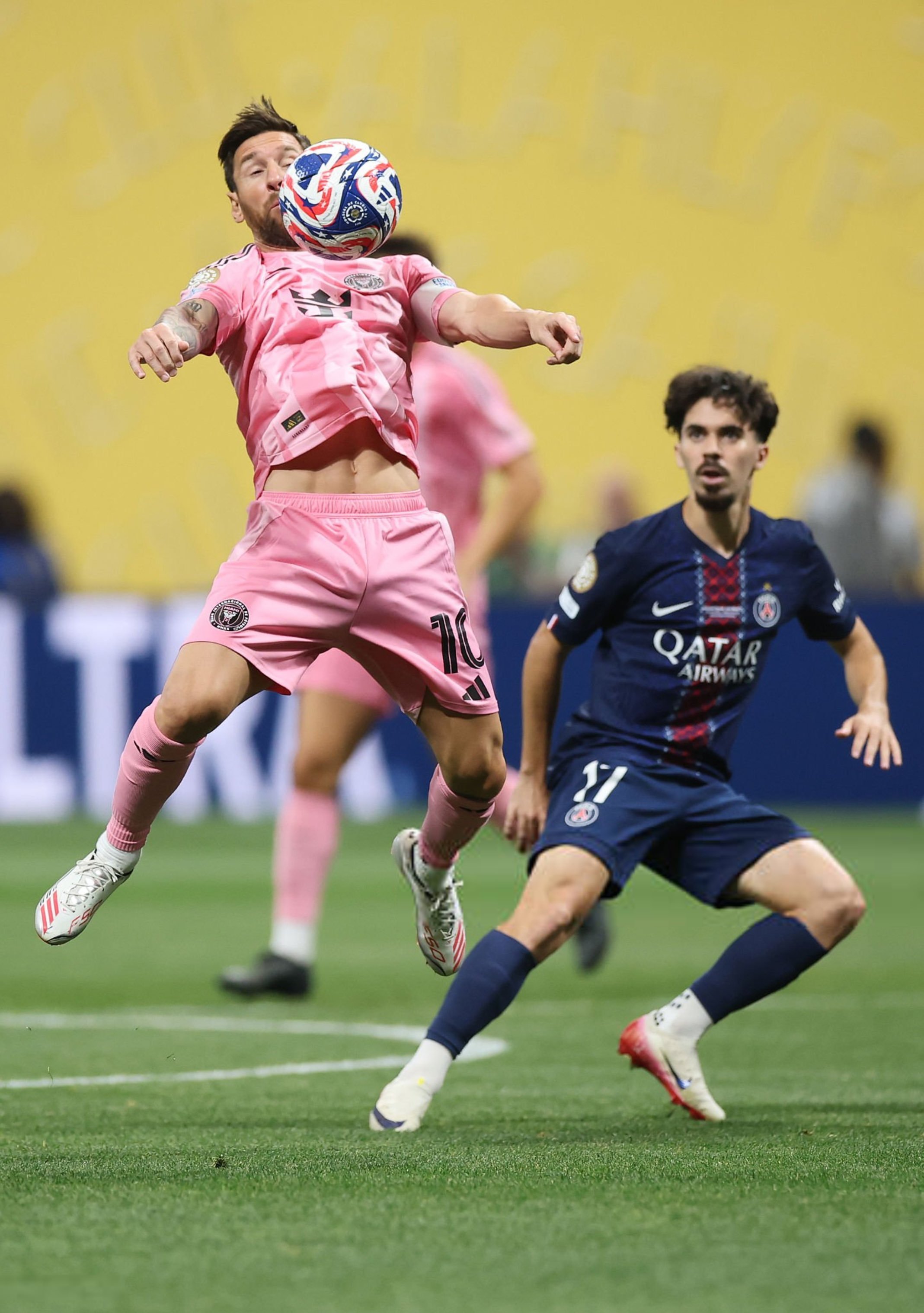 巴黎圣日耳曼发布备战花絮，国际比赛日战术微调，足总杯任务艰巨，身体对抗强度拉满的简单介绍