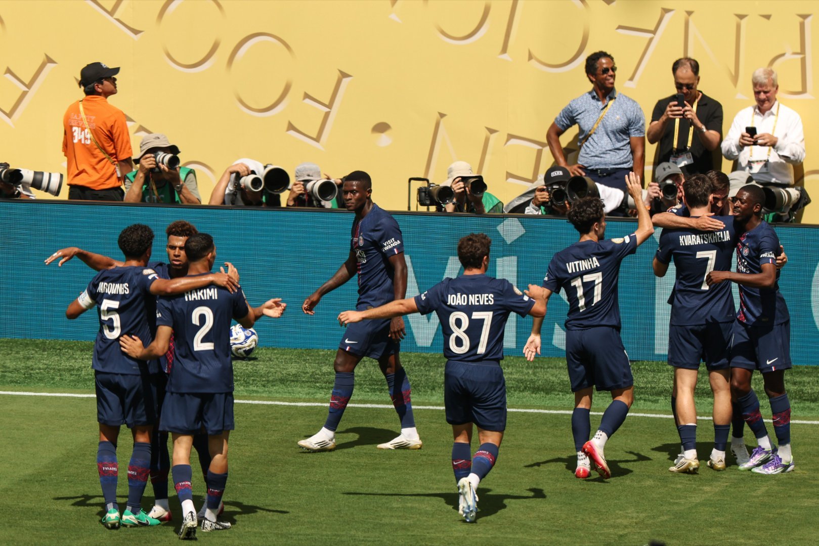 塞维利亚迎法甲关键赛，今夜再遭质疑，目标明确，年轻球员得到机会的简单介绍