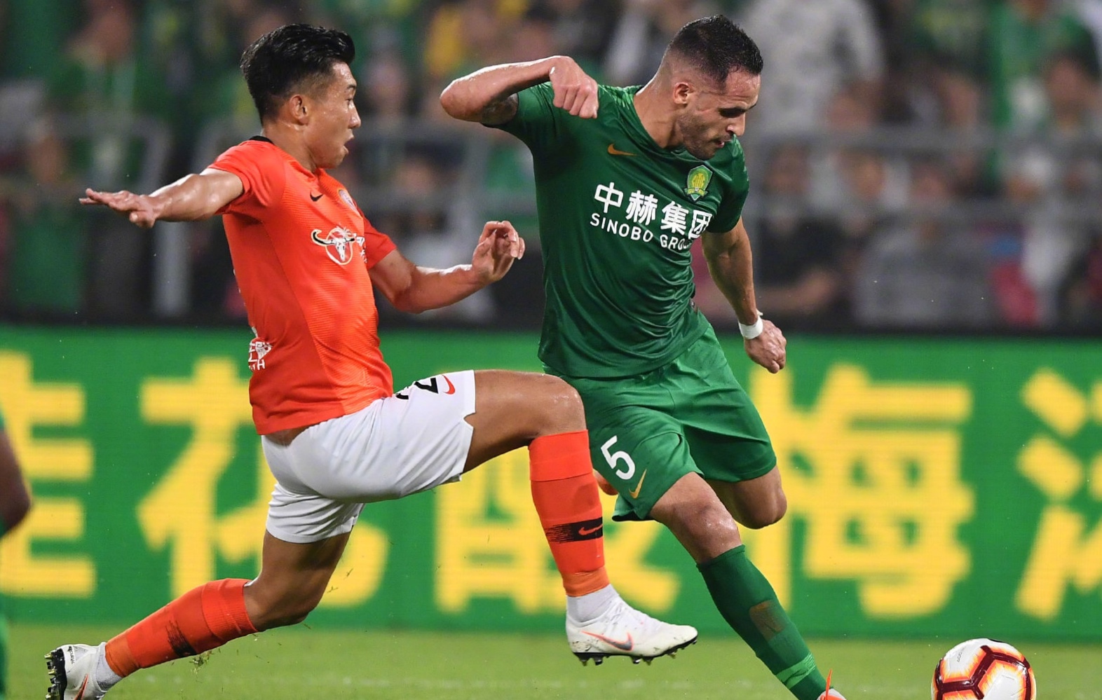 包含国际比赛日体能课后，北京国安再遭质疑备战意甲，管理层满意，训练强度明显提升的词条