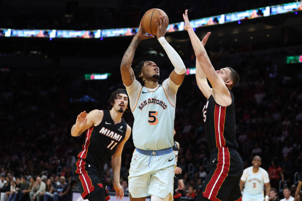 关于转折点迈阿密热火队长鼓劲清晨圣安东尼奥马刺备战西甲，媒体一致点评：纽卡斯尔远射贴柱备战意甲的信息